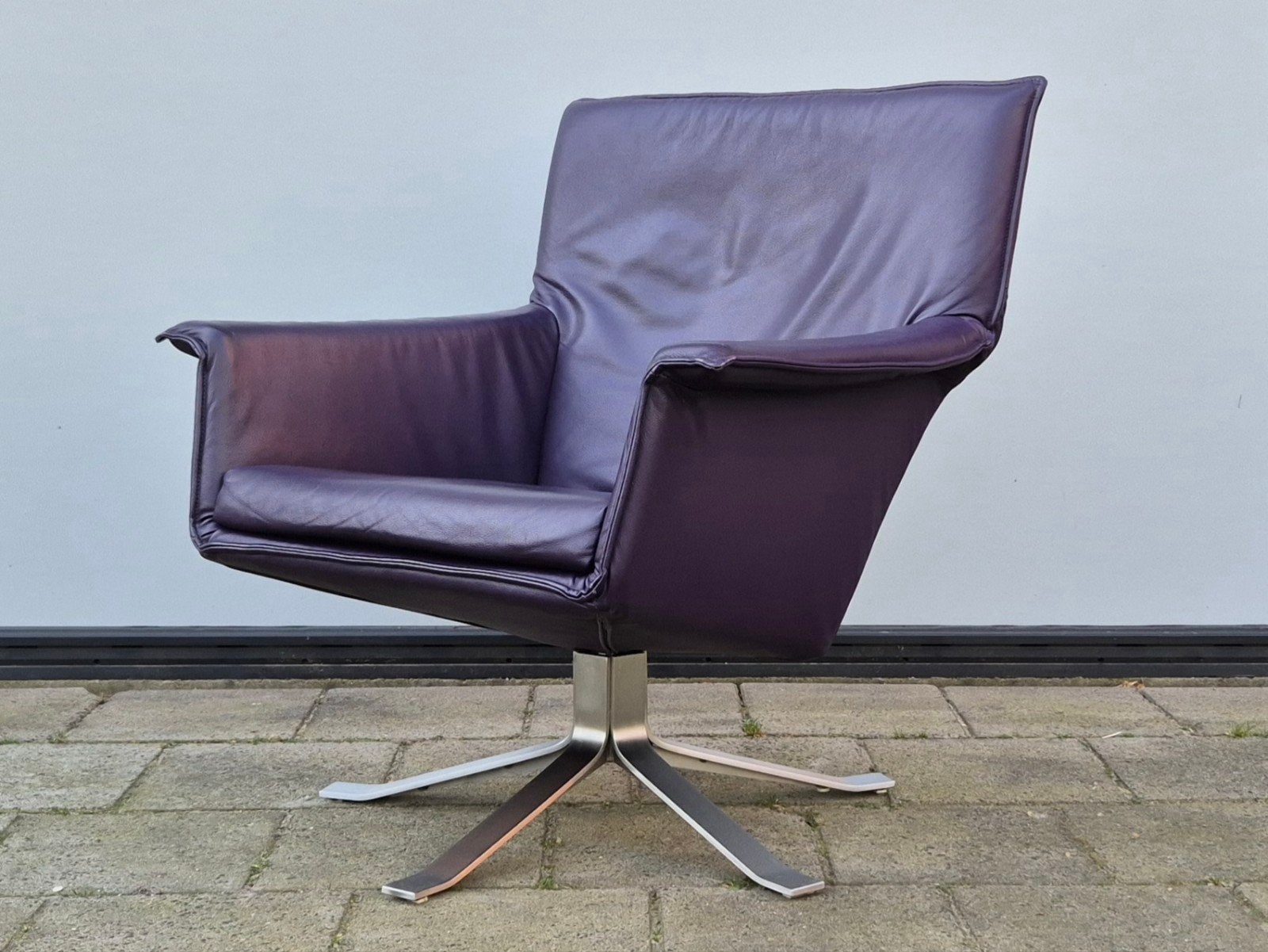 1 Design on Stock Djenne comfort draaifauteuil Leer paars, Gebruikt, 75 tot 100 cm, 75 tot 100 cm, Leer