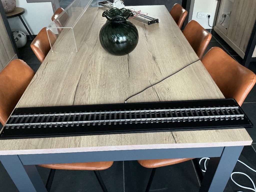 Vitrine met licht voor spoor 1, Ophalen, Locomotief, Gelijkstroom of Wisselstroom, Nieuw
