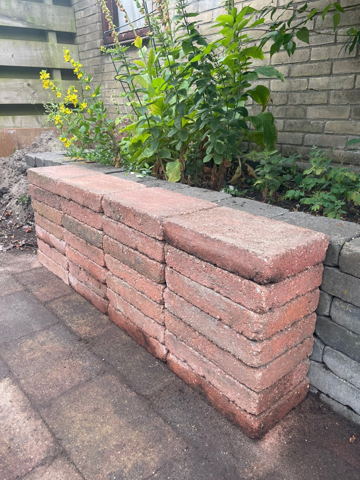 Gratis tuintegels 20x30x6, Ophalen, Gebruikt, Beton, Terrastegels