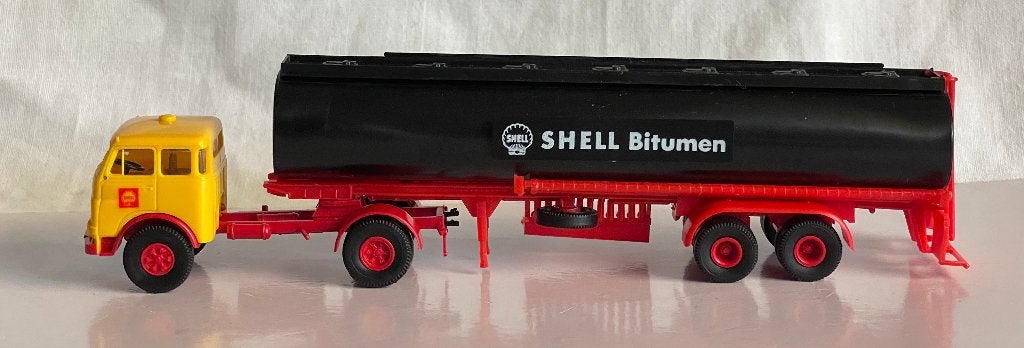 Brekina: MAN 10.212 "Pausbacke" met oplegger Shell Bitumen, Hobby en Vrije tijd, Ophalen of Verzenden, Zo goed als nieuw, Bus of Vrachtwagen