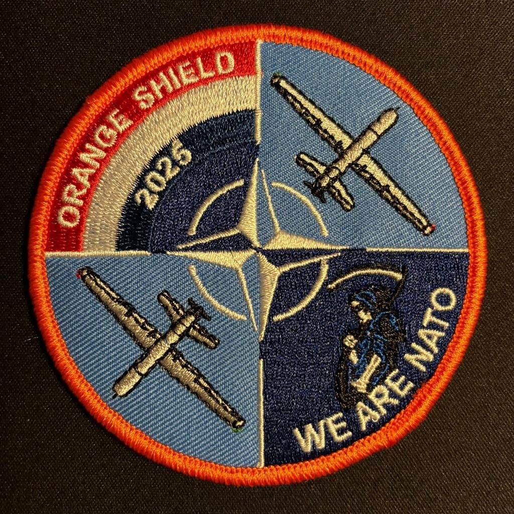 RNLAF 306sqn Orange Shield Patch, Ophalen of Verzenden, Embleem, Speld of Insigne
