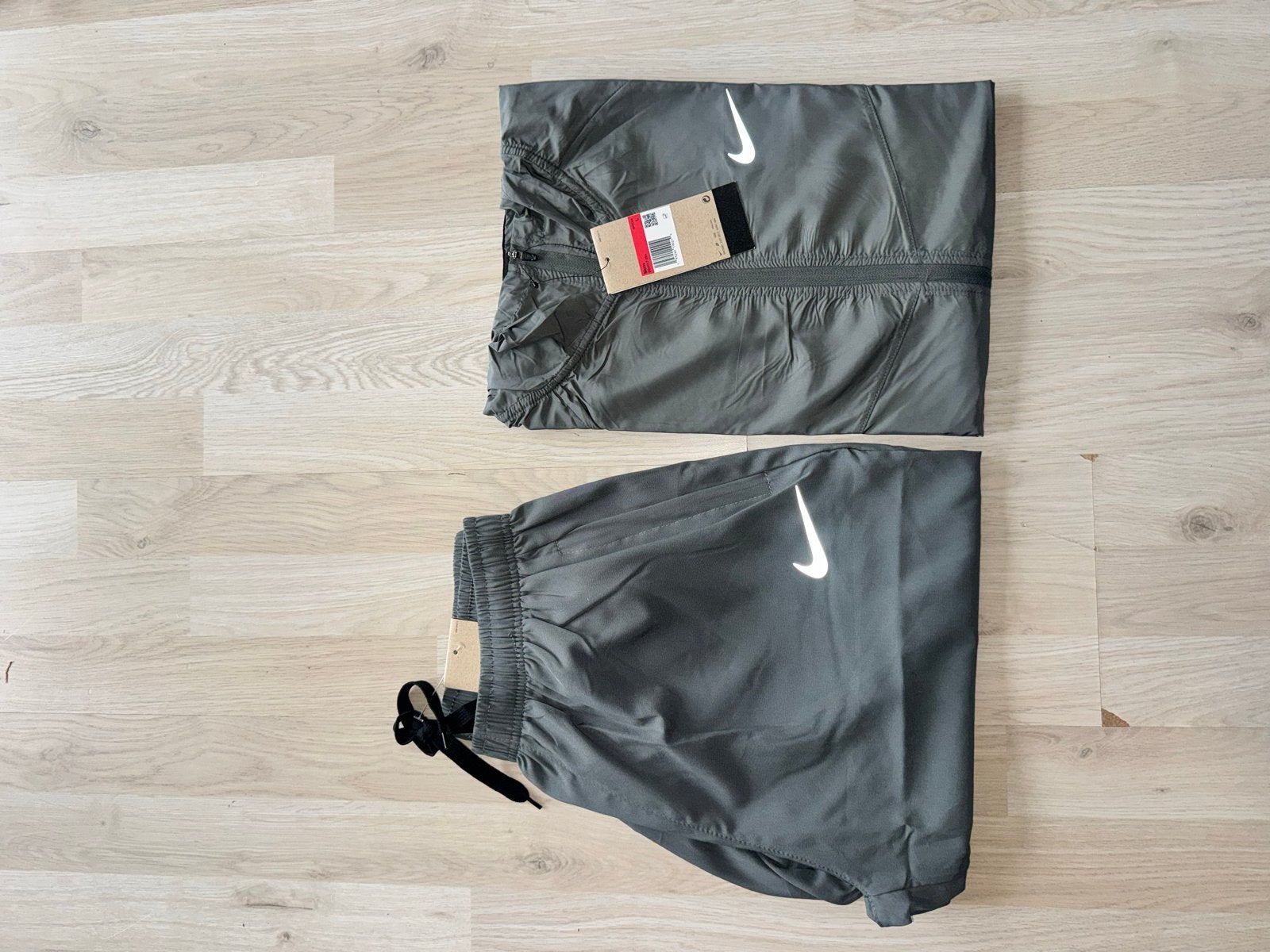 Nike trainingspak L, Maat 52/54 (L), Ophalen of Verzenden, Zo goed als nieuw, Grijs