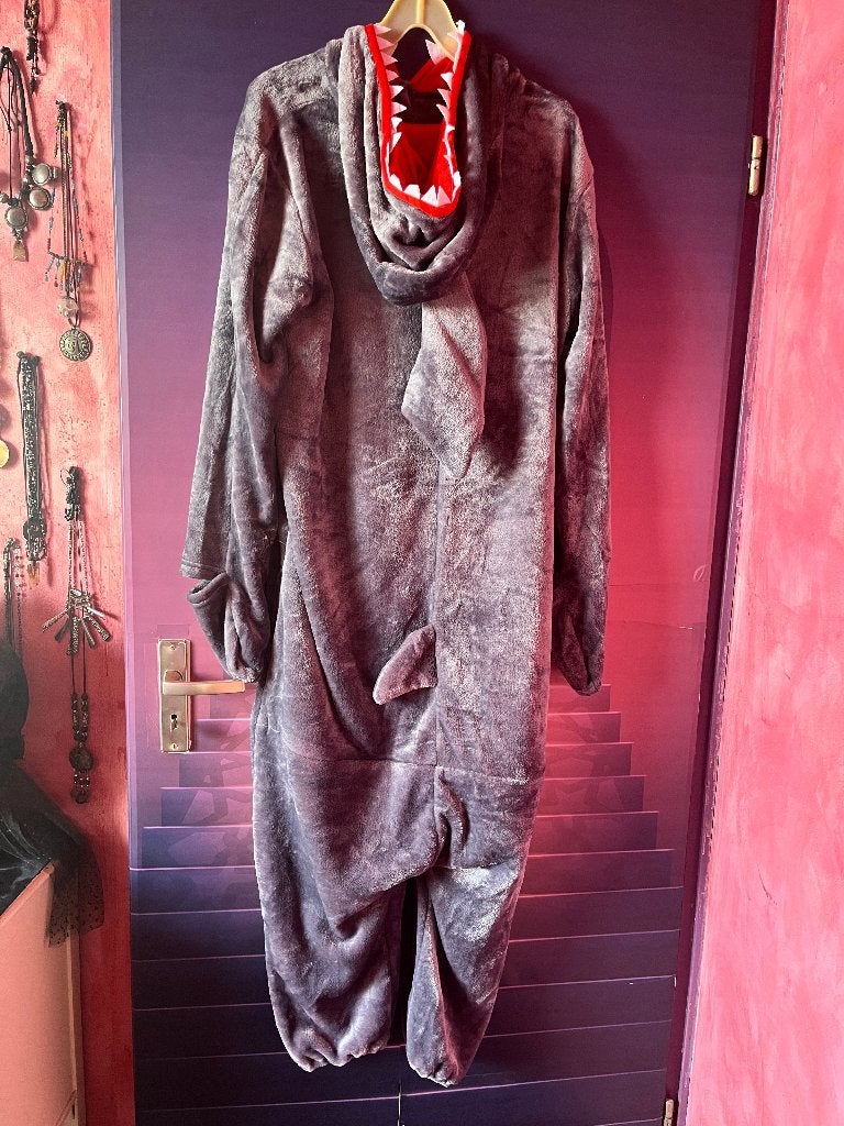 Splinternieuwe fluffie haaien huispak maat 44/46 nu 29,99€, Noidea, Maat 42/44 (L), Nieuw, Ophalen of Verzenden