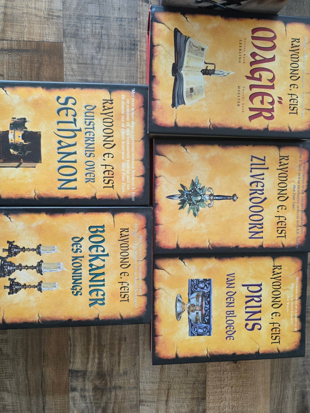 Raymond E. Feist - De Saga van de Oorlog van dgs, Boeken, Fantasy, Gelezen, Ophalen of Verzenden