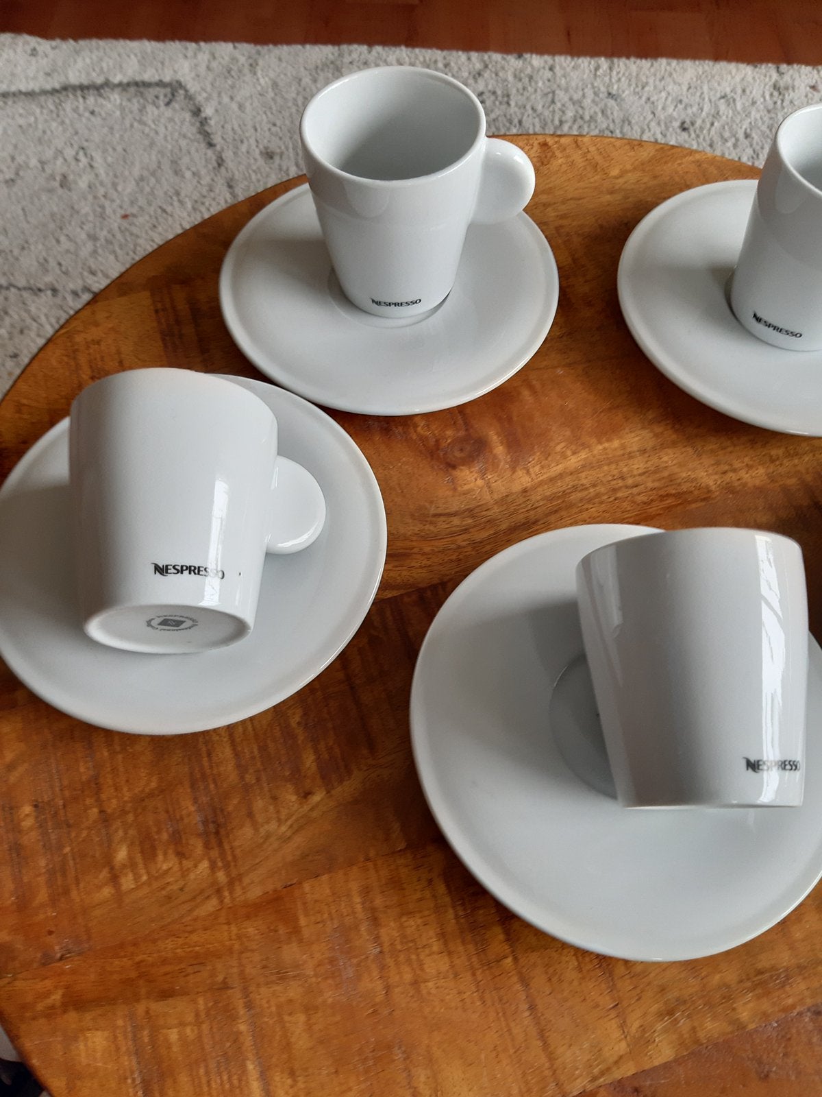 Nespresso 4 Lungo kop en schotels, Ophalen of Verzenden, Zo goed als nieuw, Overige stijlen, Kop(pen) en/of Schotel(s)