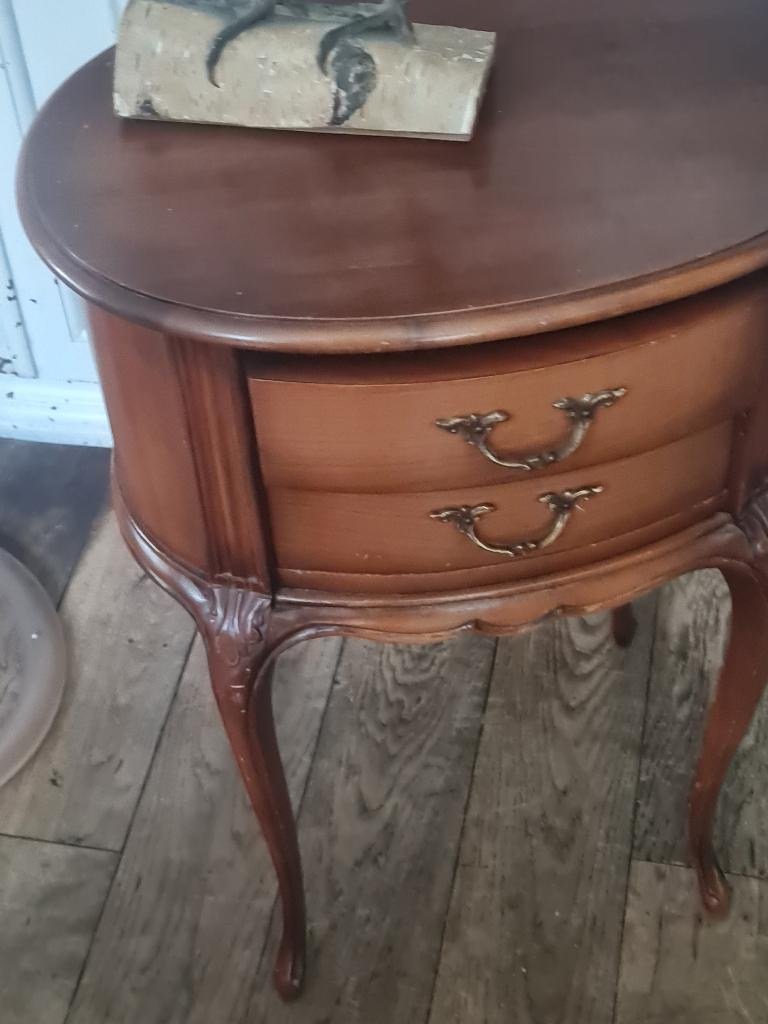 Zeer oud elegant bijzetkastje, Ophalen of Verzenden