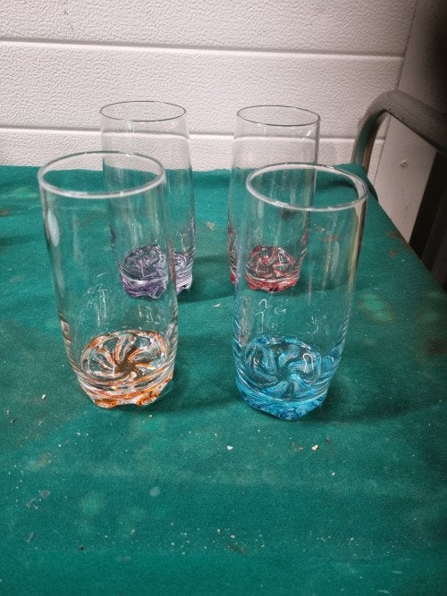 longdrink glazen met gekleurde voet, Verzamelen, Glas en Borrelglaasjes, Ophalen of Verzenden, 'T Olde Gre-j, Info@toldegrej.nl