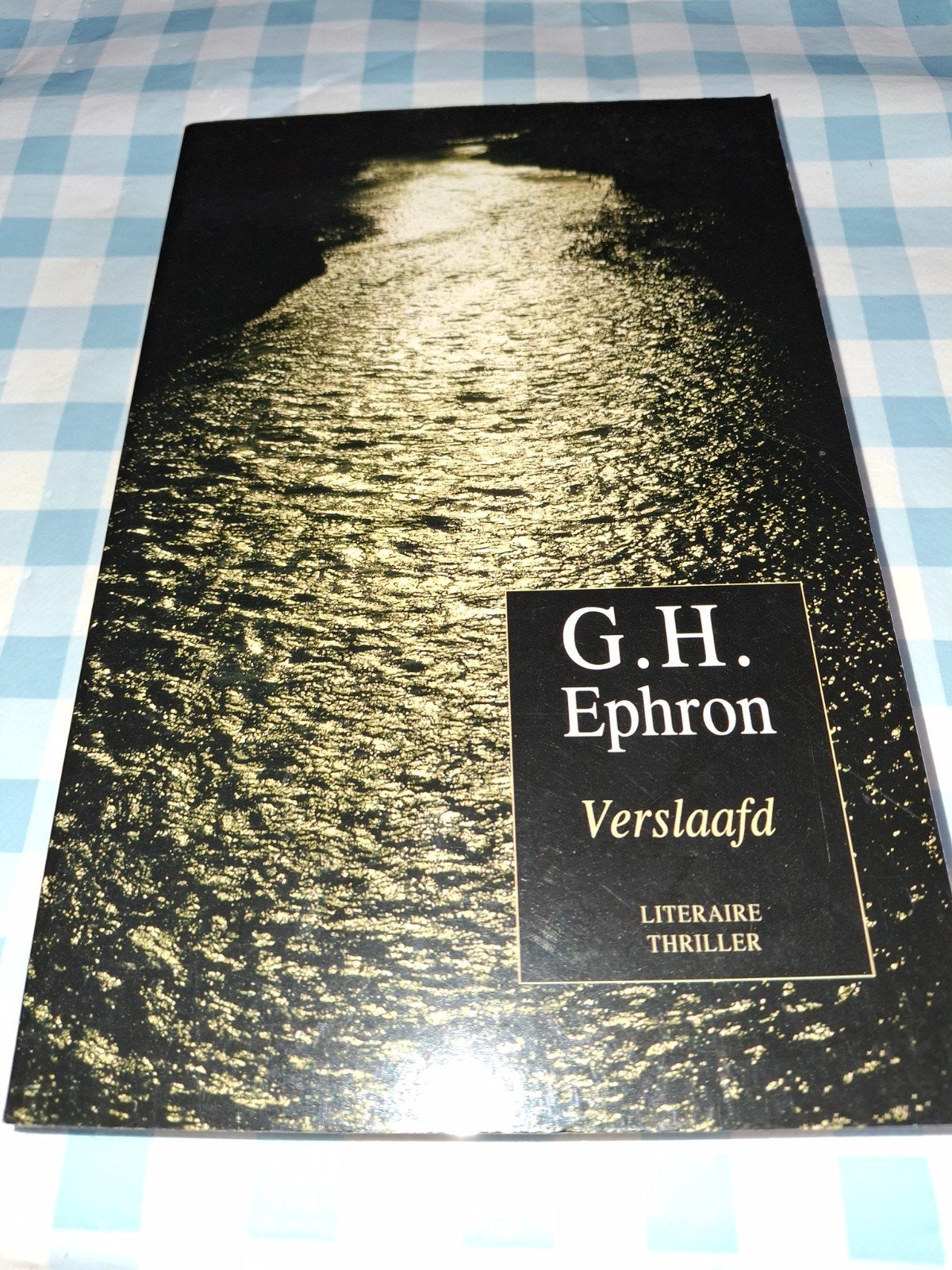 Verslaafd - G.H. Ephron (Literaire Thriller), Boeken, Thrillers, Zo goed als nieuw, Nederland, Ophalen of Verzenden