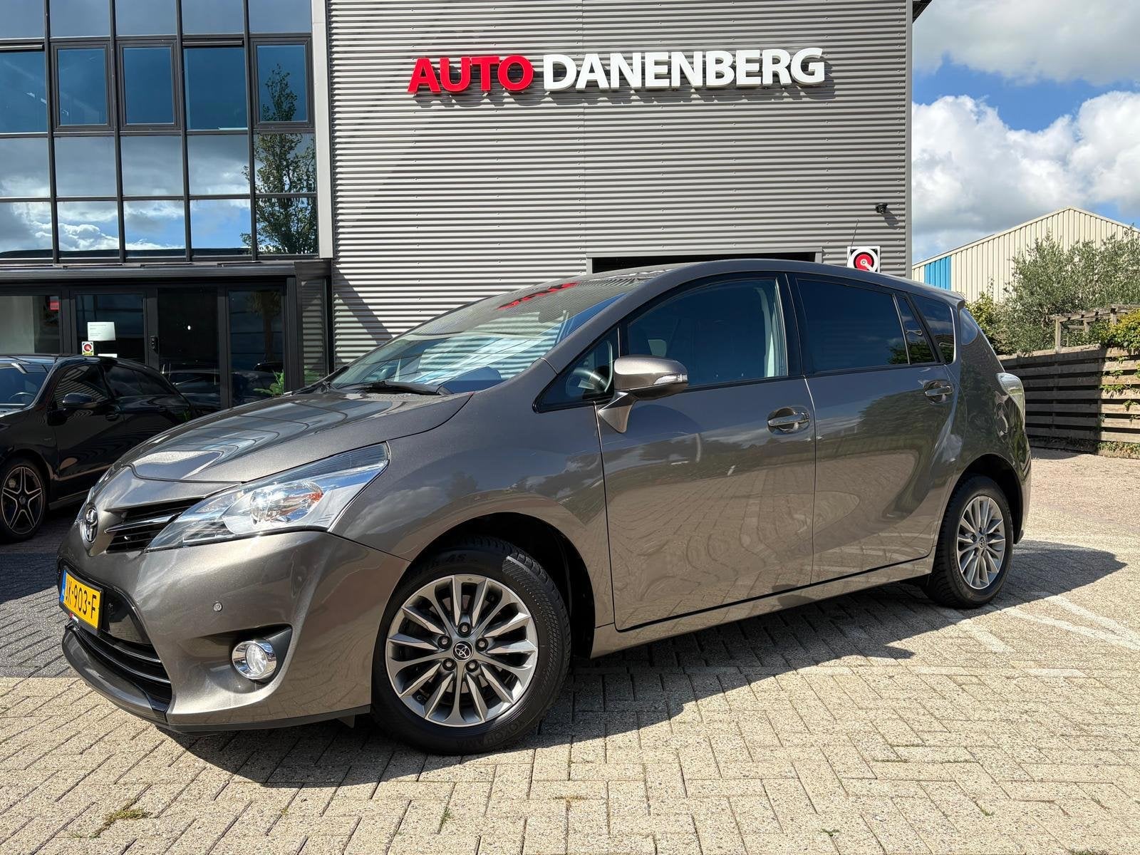 Toyota Verso 1.6 VVT-i Aspiration NIEUWE APK WEINIG KM, Auto's, Voorwielaandrijving, Dealer onderhouden, Euro 6, 4 cilinders