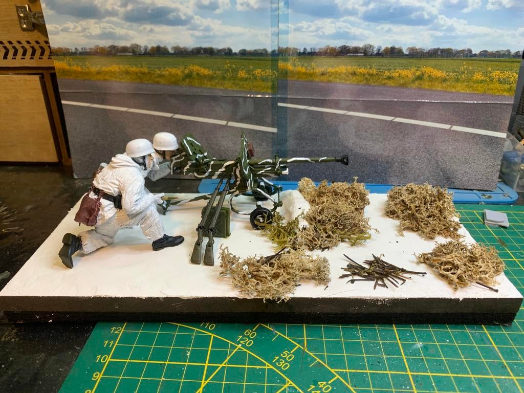 WW2 Dutch antitank gun met twee soldaten schaal 1:16 gebouwd, Ophalen of Verzenden, Gebruikt, Groter dan 1:35, Diorama