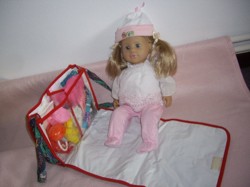 baby chou chou +verzorgingstas +acc, Kinderen en Baby's, Speelgoed | Poppen, Ophalen of Verzenden, Zo goed als nieuw, Babypop