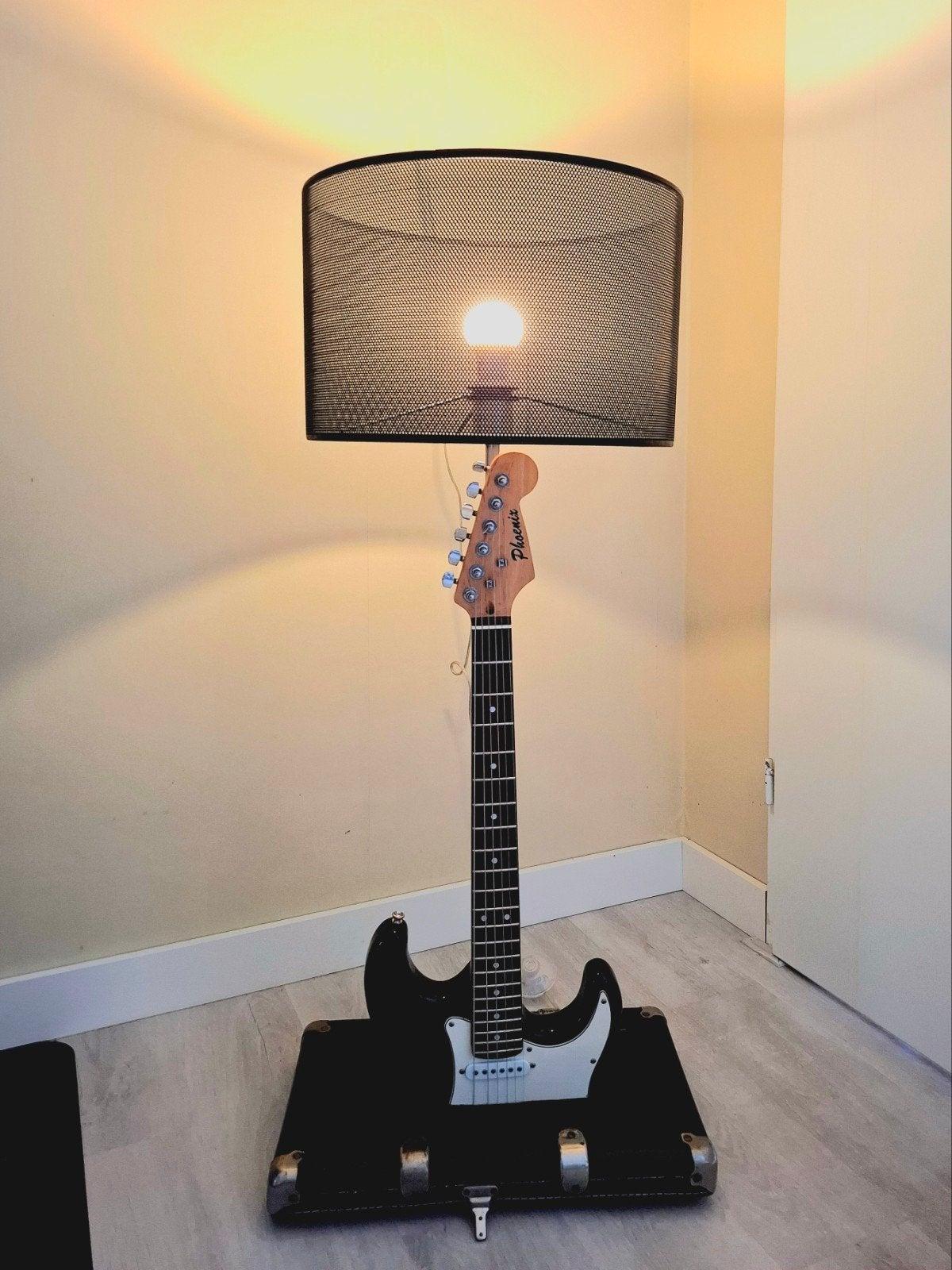 Unieke designlamp elektrische gitaar, Ophalen, Zo goed als nieuw, E27 (groot), 100 tot 150 cm