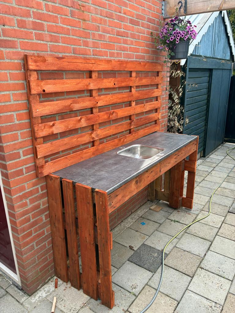 Buitenkeuken van pallets met spoelbak, Ophalen, Zo goed als nieuw, Hout