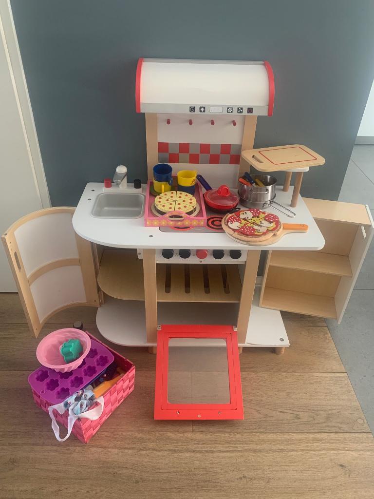 Speelkeukentje // Incl. 50+ toebehoren/kookgerei // Snel weg, Kinderen en Baby's, Speelgoed | Speelkeukens, Ophalen, Zo goed als nieuw