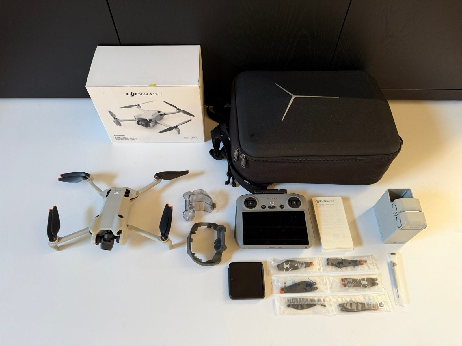 DJI MINI 4 PRO Smart controller FMC- nieuwstaat - garantie, Audio, Tv en Foto, Drones, 30 tot 45 minuten, 5 tot 10 kilometer, Ophalen of Verzenden