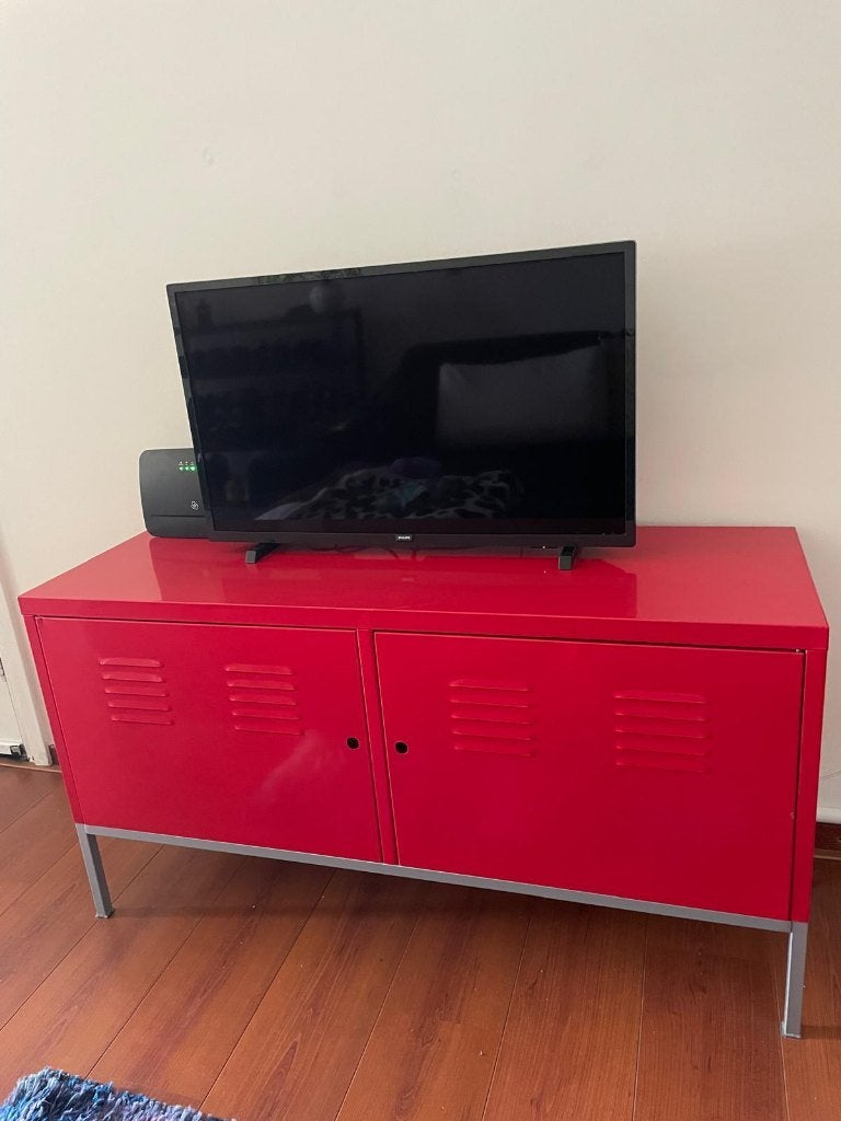 Ikea red metal dresser/TV unit with 2 doors, Huis en Inrichting, Kasten | Televisiemeubels, Ophalen, Gebruikt, 100 tot 150 cm