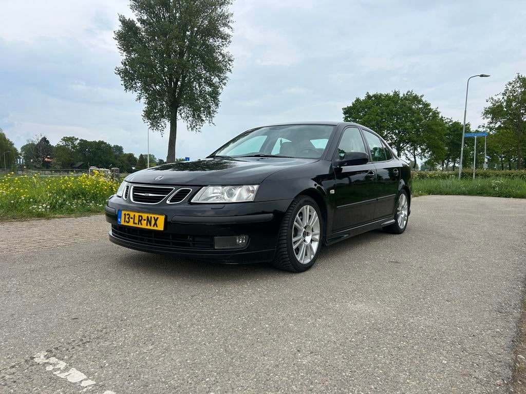 Saab 9-3 2.0 Aero Sport Sedan - Automaat - Nieuwe APK, Auto's, Saab, 1998 cc, Beige, 4 cilinders, Zwart