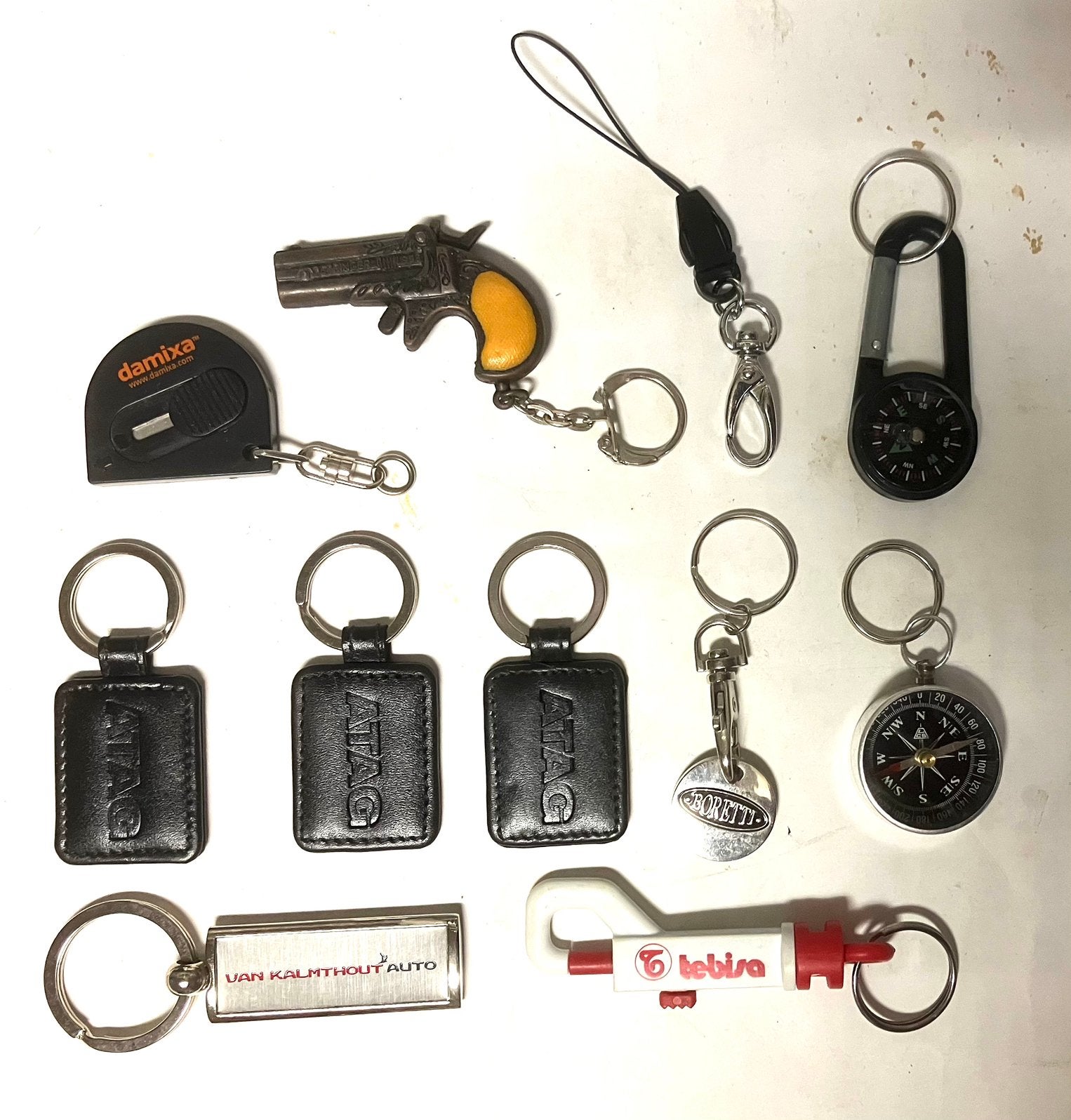 11 sleutelhangers, o.a.2x kompas, mesje,revolver,div.reclame, Ophalen of Verzenden, Overige typen