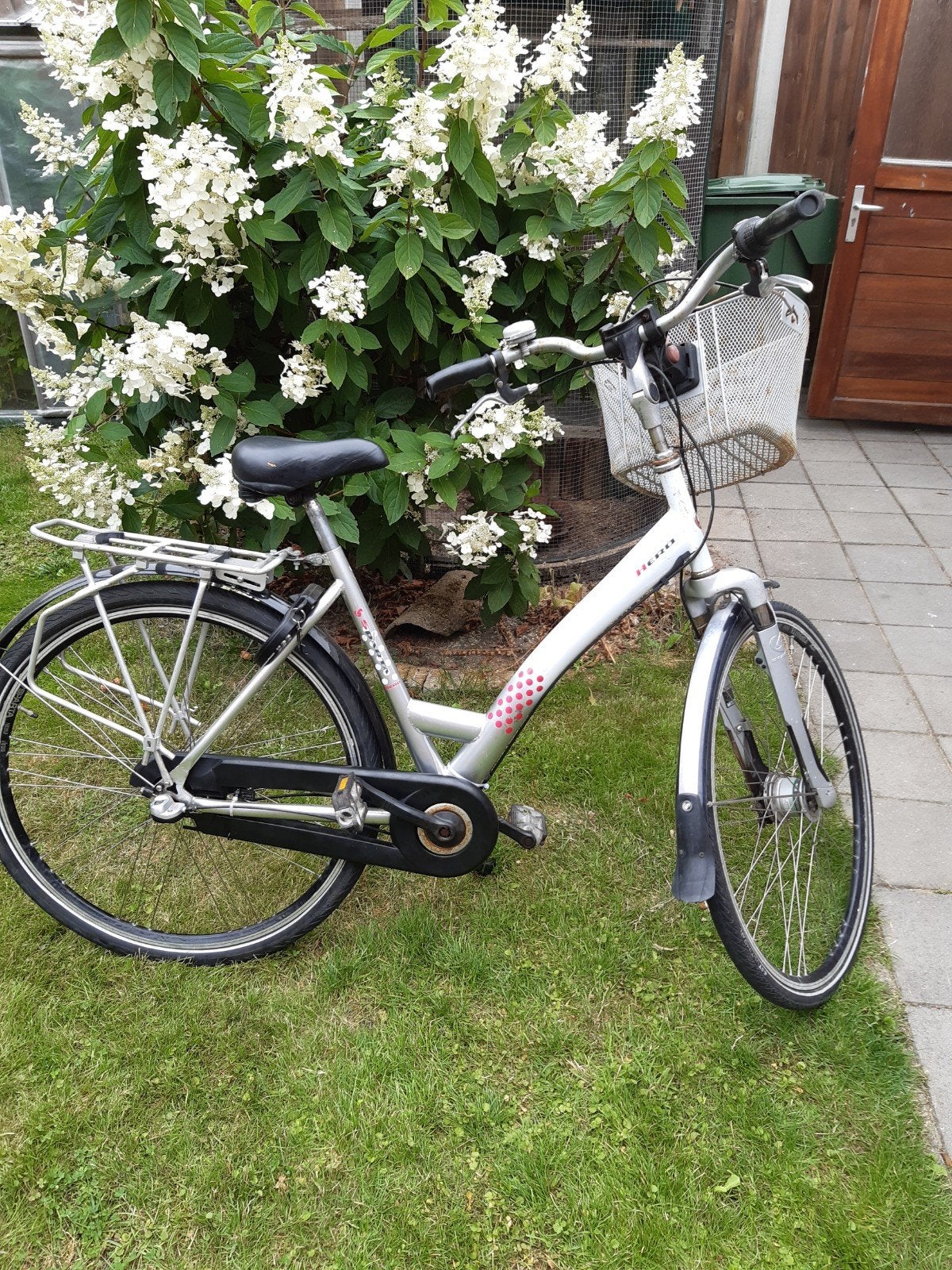Dames stadsfiets met boodschappenmand - Frame 52 cm, Fietsen en Brommers, Fietsen | Dames | Omafietsen, Gebruikt, Velgrem, 50 tot 53 cm