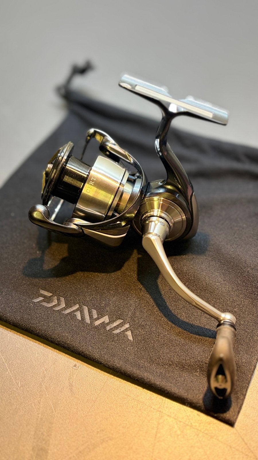 Daiwa Certate LT2500D-H, Ophalen of Verzenden, Zo goed als nieuw, Molen