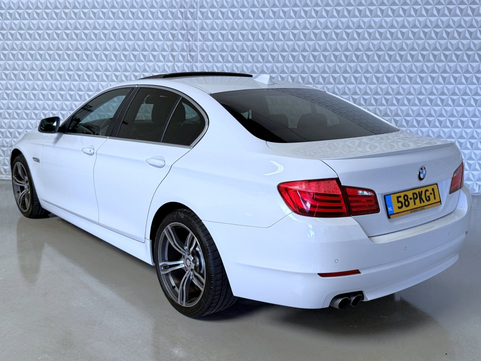 BMW 5-serie 523i Executive Automaat / MOOIE AUTO! (2011), Euro 5, Gebruikt, 2000 kg, Origineel Nederlands