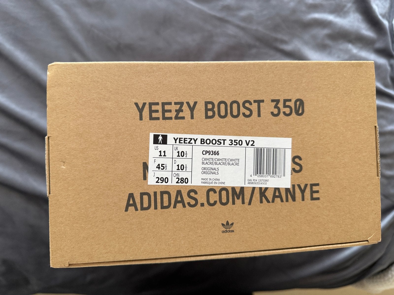Adidas Yeezy Boost 350 V2 Cream White Maat 45 1/3, Verzenden, Zo goed als nieuw, Wit, Sneakers of Gympen