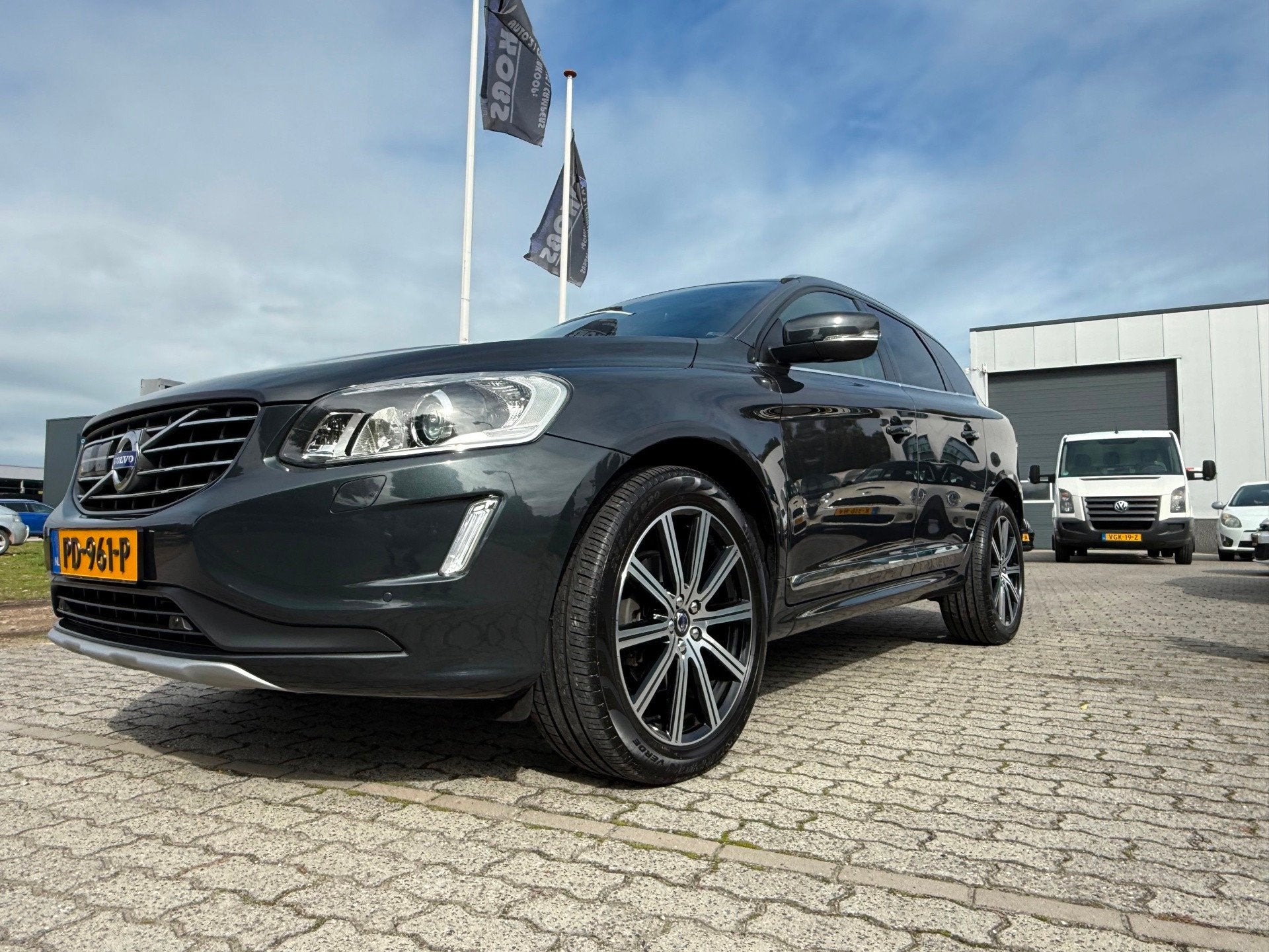Volvo XC60 2.0 D4 FWD R-Design, Auto's, Euro 6, 1969 cc, Bedrijf, SUV of Terreinwagen