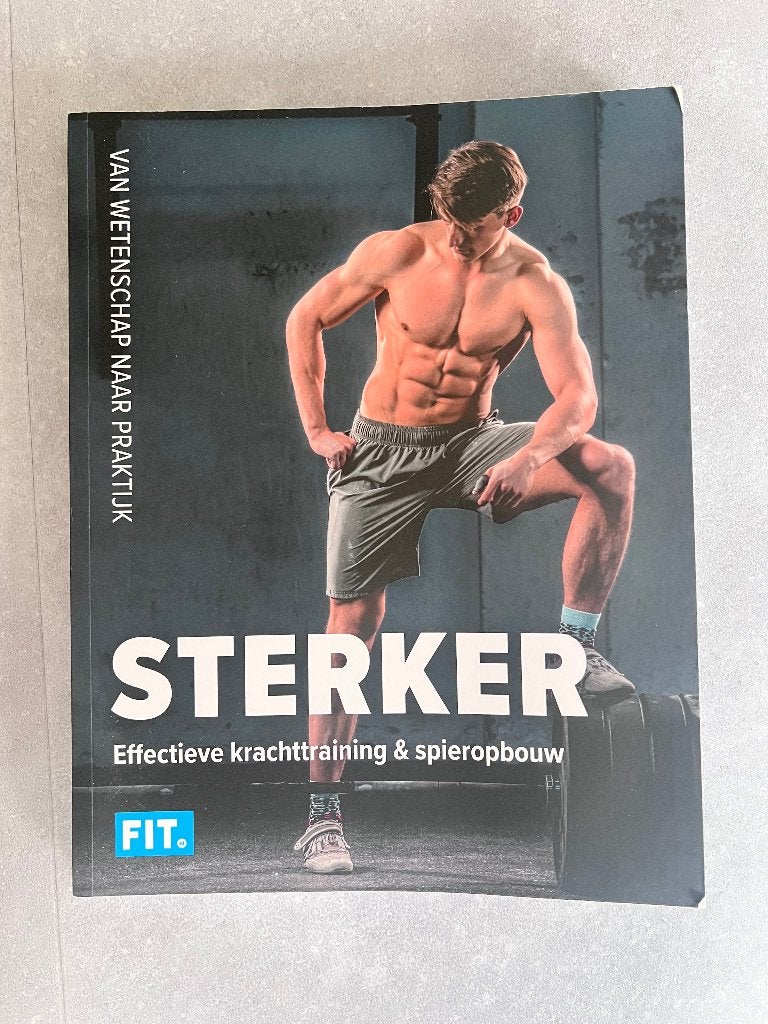 Sterker - FIT boek over krachttraining, Boeken, Ophalen of Verzenden, Zo goed als nieuw, Overige sporten