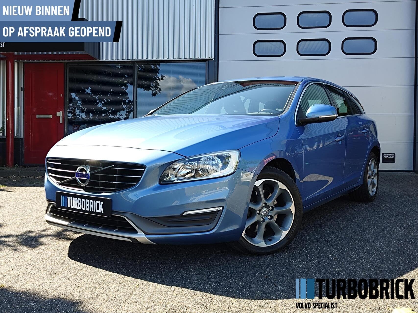 Volvo V60 1.6 T3 Automaat|Clima|Cruise|Trekhaak|MY2014|Deale, Gebruikt, Zwart, 4 cilinders, 150 pk