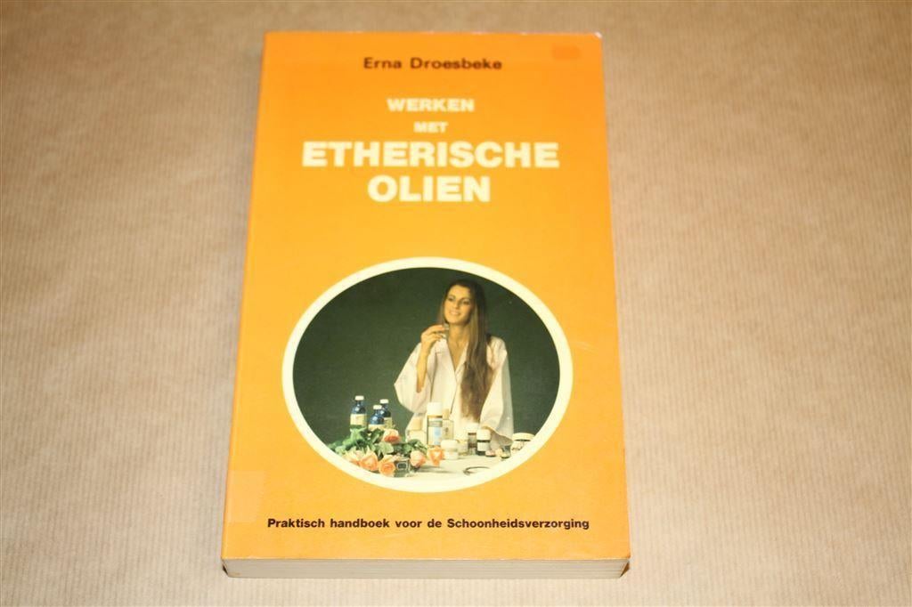 Werken met etherische oliën. Erna Droesbeke., Ophalen of Verzenden, Gelezen, Overige onderwerpen, Achtergrond en Informatie