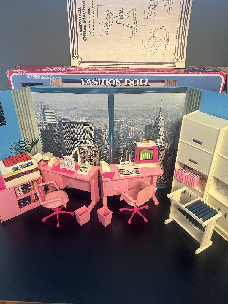Office playset fashion doll, Verzamelen, Poppen, Ophalen of Verzenden, Gebruikt, Fashion Doll