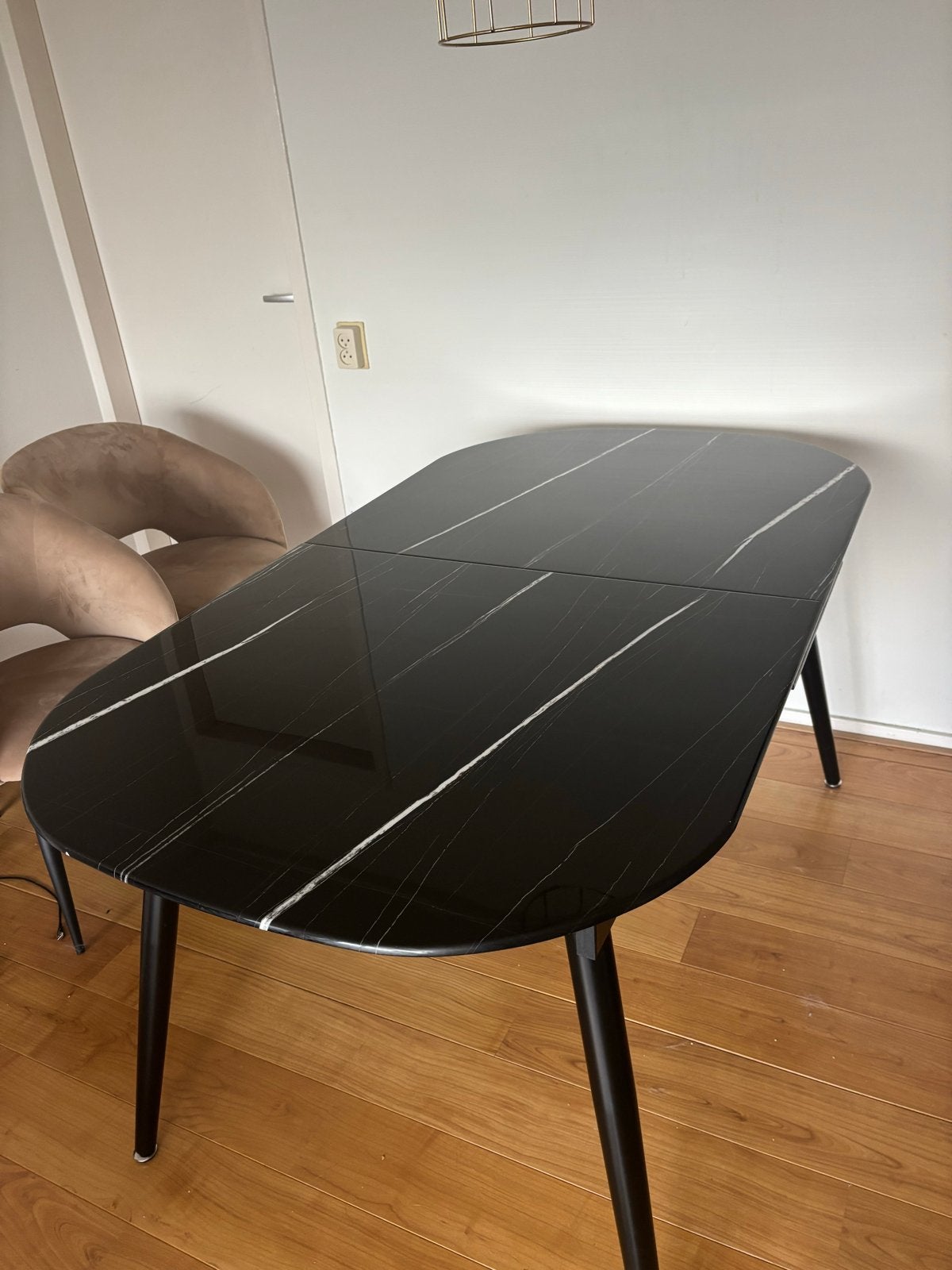 Ovale Uitschuifbare eettafel met marmerlook blad, Huis en Inrichting, Tafels | Eettafels, Zo goed als nieuw, 50 tot 100 cm, 150 tot 200 cm