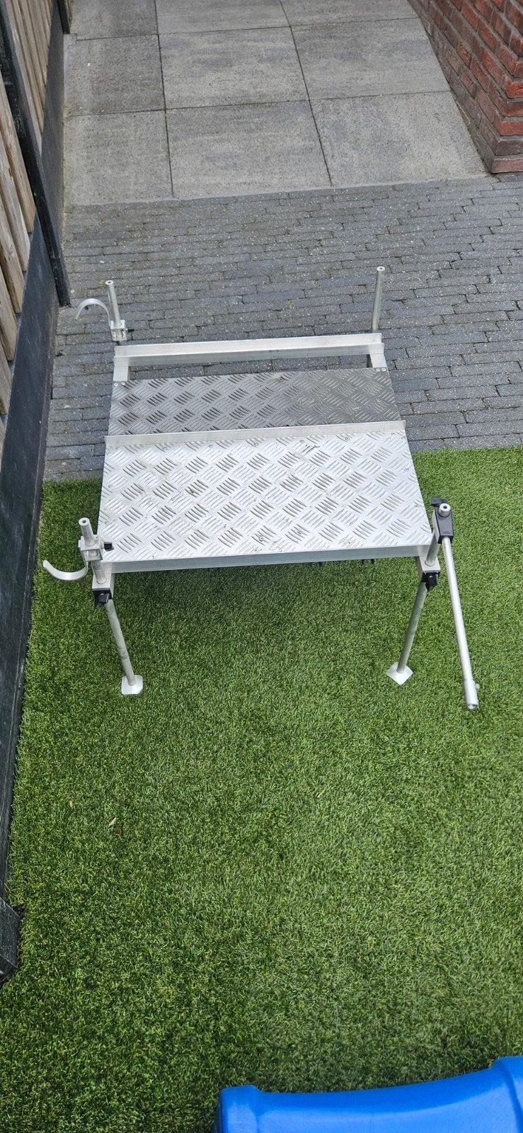 Aluminium visplateau met hengel- en leefnetsteun, Watersport en Boten, Ophalen of Verzenden, Zo goed als nieuw, Overige typen