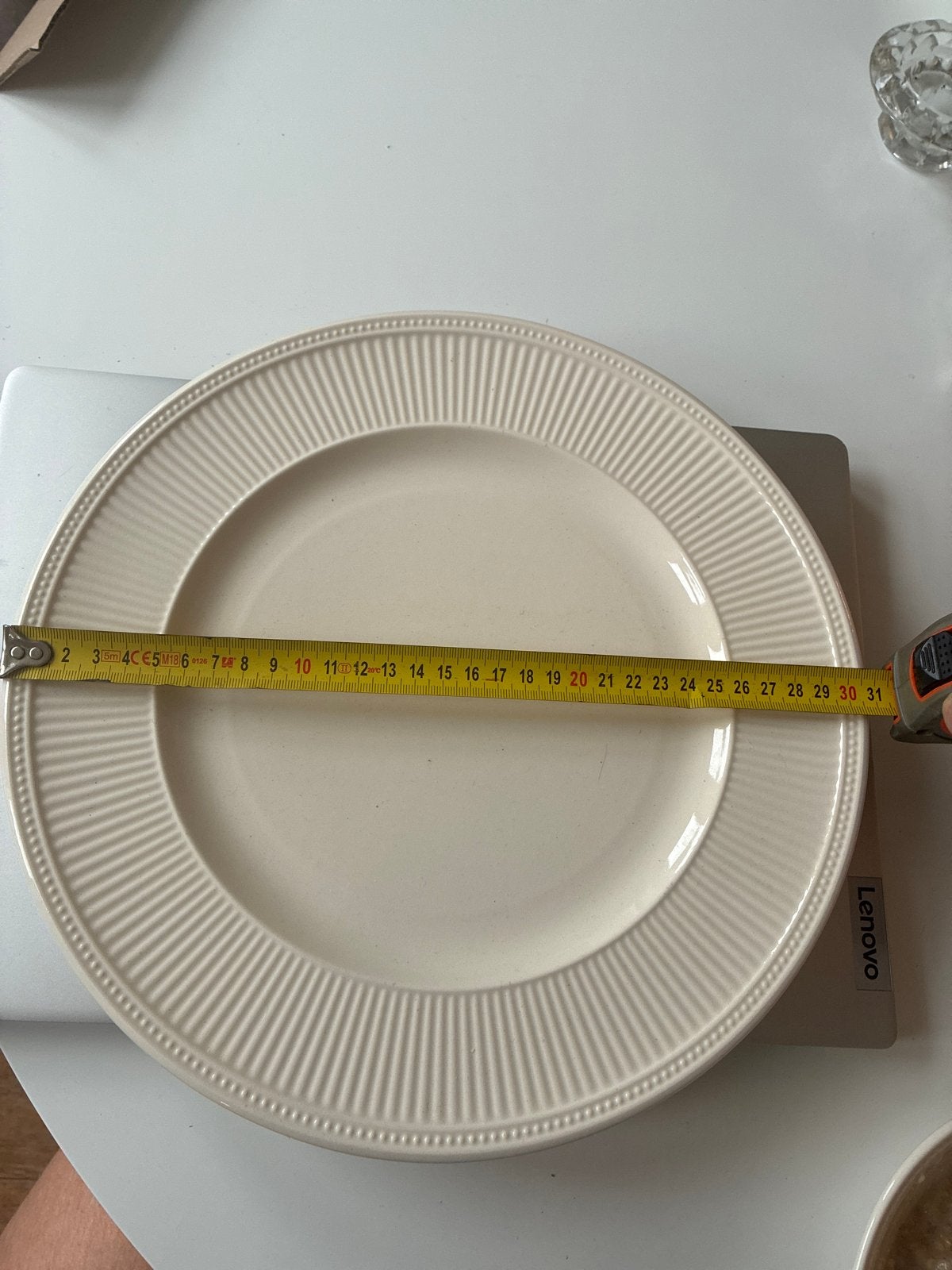 Wedgwood Windsor onderbord - 31 cm, Klassiek, Ophalen of Verzenden, Zo goed als nieuw, Bord(en)