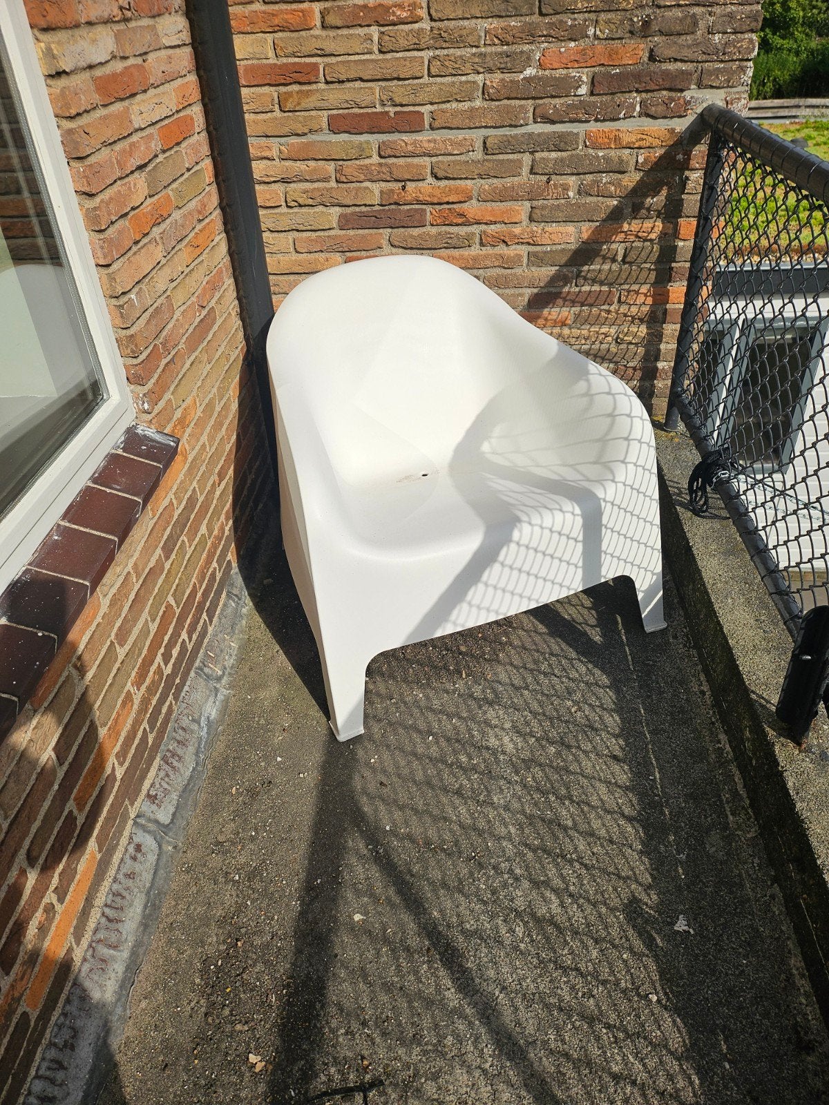 SKARPÖ Fauteuil, buiten, wit, Huis en Inrichting, Fauteuils, Gebruikt, Kunststof, 75 tot 100 cm, 75 tot 100 cm, Ophalen of Verzenden