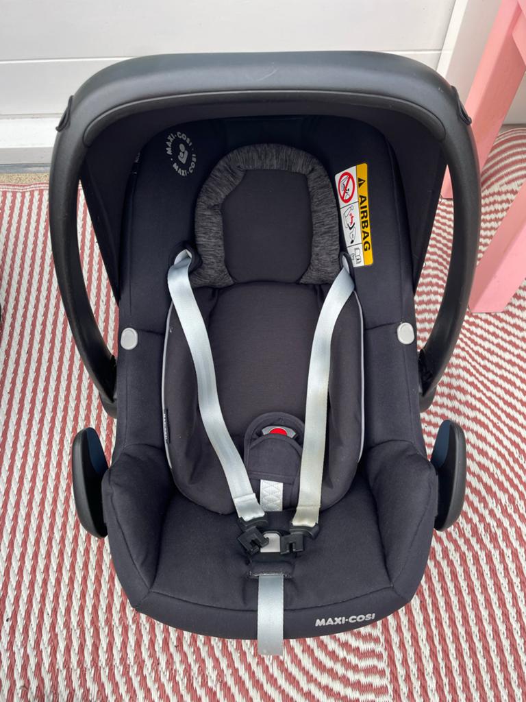 Maxi-Cosi met newborn verkleiner en regenhoes, Ophalen, 0 t/m 13 kg, Maxi-Cosi, Gebruikt