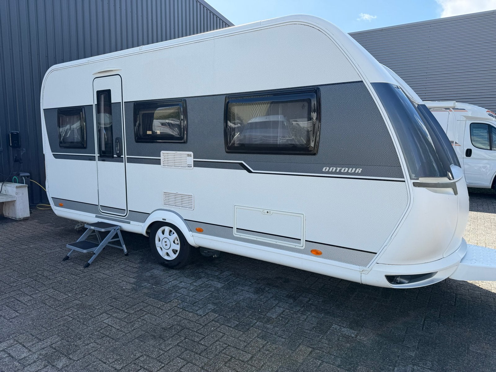 Hobby 470 UL Ontour (2018) met mover en voortent, Schokbreker, Rondzit, Hobby, Bedrijf