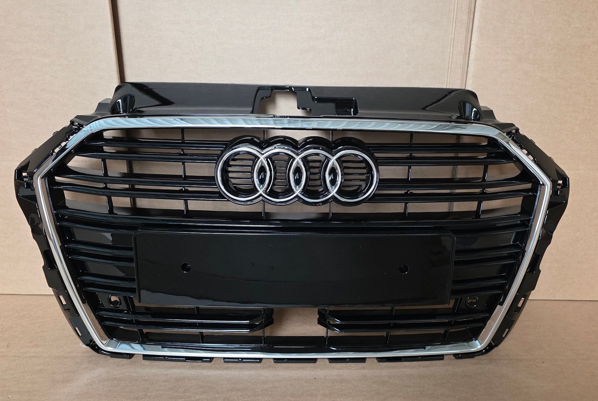 Grill AUDI A3 8V GRILLE S-line ACC FACELIFT bj.2017-2021 NEW, -, Nieuw, Ophalen of Verzenden, -