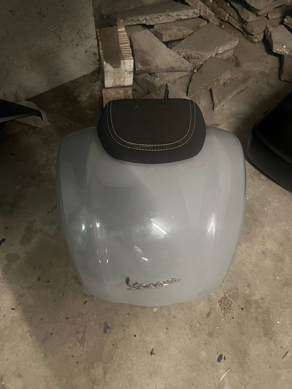 Vespa Topkoffer Grijs - Schadevrij (zonder kussen), Ophalen of Verzenden, Zo goed als nieuw, Overige typen, Vespa