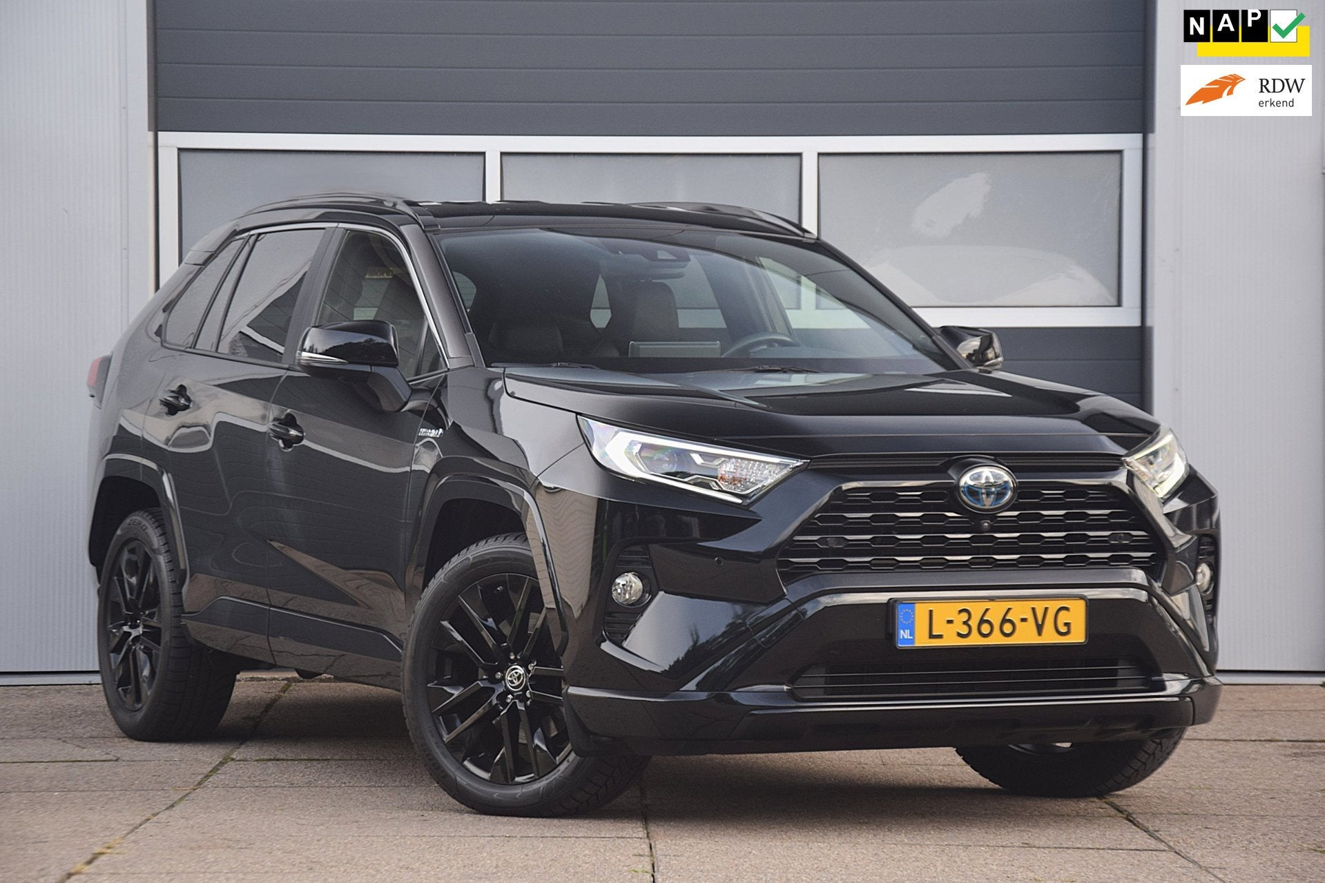 Toyota RAV4 2.5 Hybrid Black Edition ALARM/VERWARMDE VOORSTO, Auto's, Dealer onderhouden, Gebruikt, 4 cilinders, 2487 cc