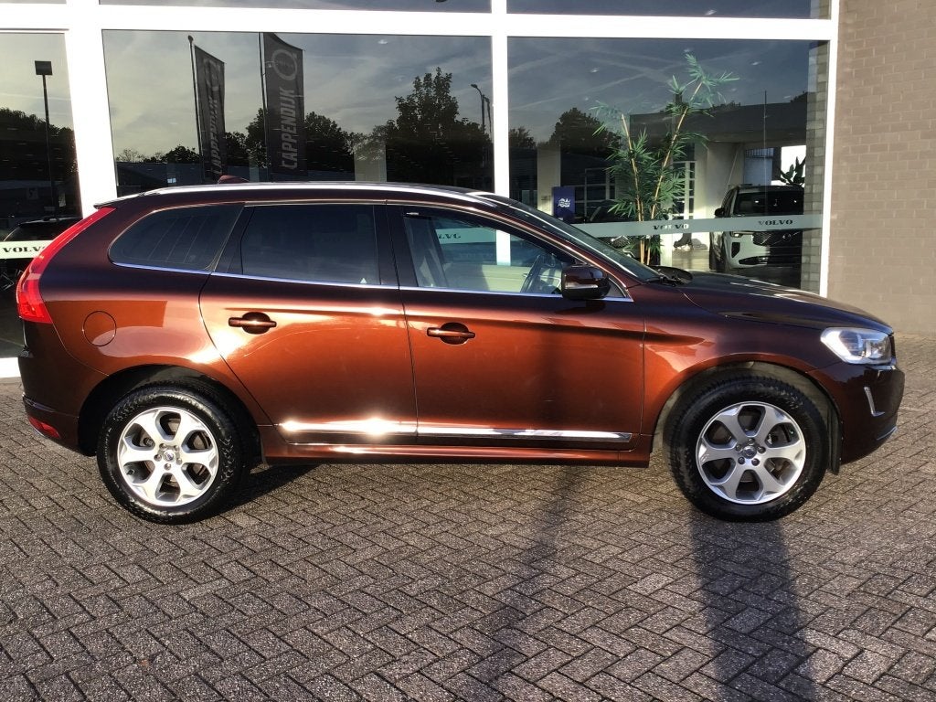 Volvo XC60 2.0 T5 FWD Summum ACC/Standkachel/Blis/Leder, Dealer onderhouden, 15 km/l, Gebruikt, 4 cilinders