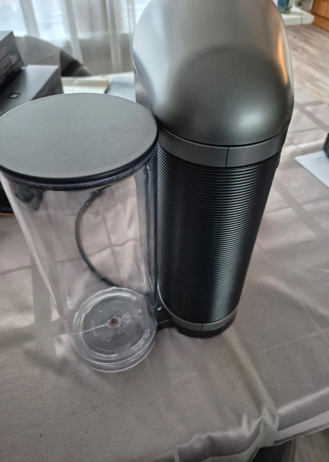 Foto 5 van Krups Nespresso Vertuo Plus Koffiemachine in prima staat