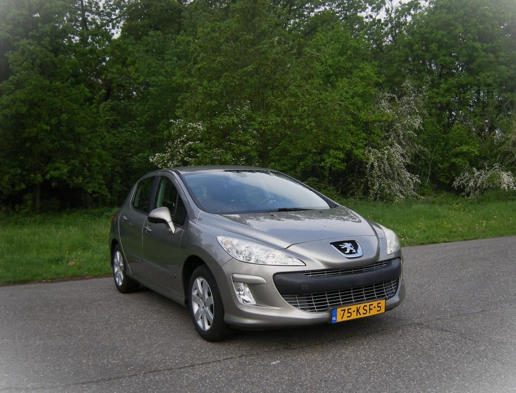 Peugeot 308 1.6 VTi XS . 5 Drs . Trekhaak . Airco . cruiscon, Voorwielaandrijving, Gebruikt, 4 cilinders, 1650 kg
