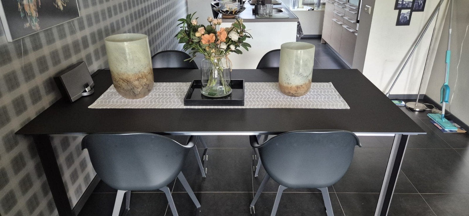 Montèl eettafel met 4 kuipstoelen - Antracietgrijs, Ophalen