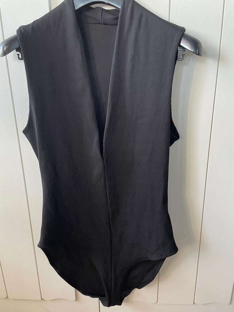Body met diepe V hals, Kleding | Dames, Ophalen of Verzenden, Zo goed als nieuw, Maat 38/40 (M), Zwart