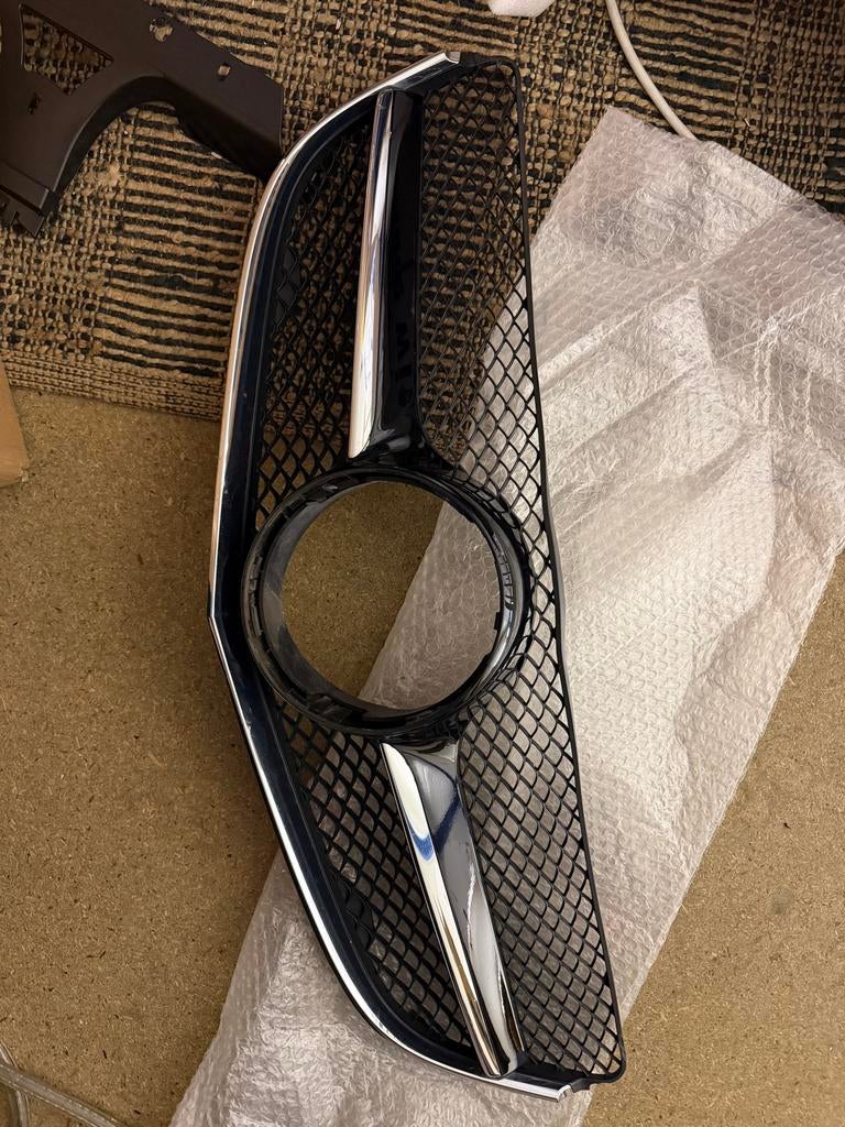 Mercedes E coupé c207 grille origineel, Gebruikt, Voor, Mercedes-Benz, Ophalen of Verzenden