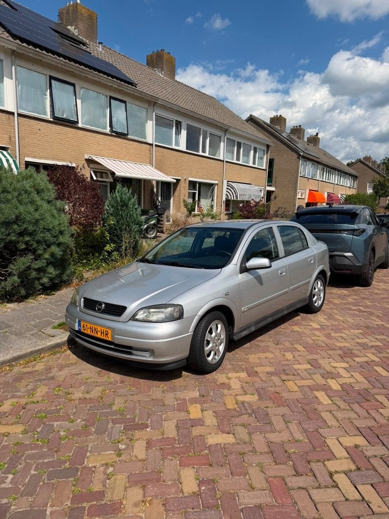 Opel Astra 1.6 8V 5D 2003 Grijs, Voorwielaandrijving, Zwart, 4 cilinders, 1095 kg