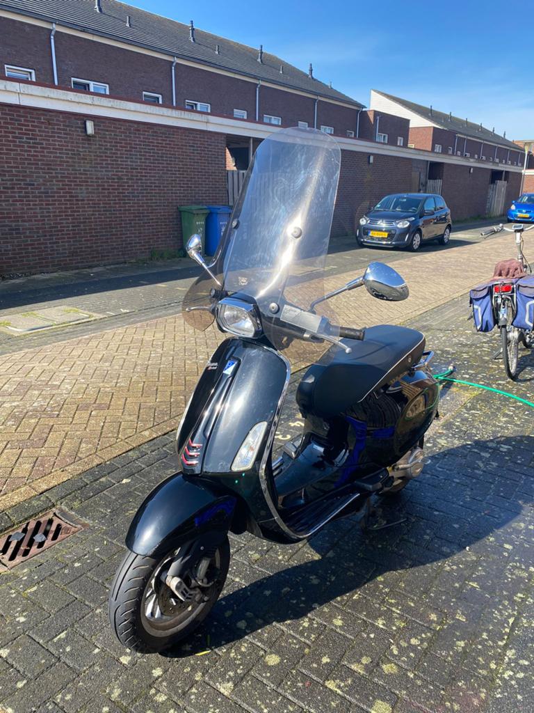 Vespa sprint 2015, Ophalen, Benzine