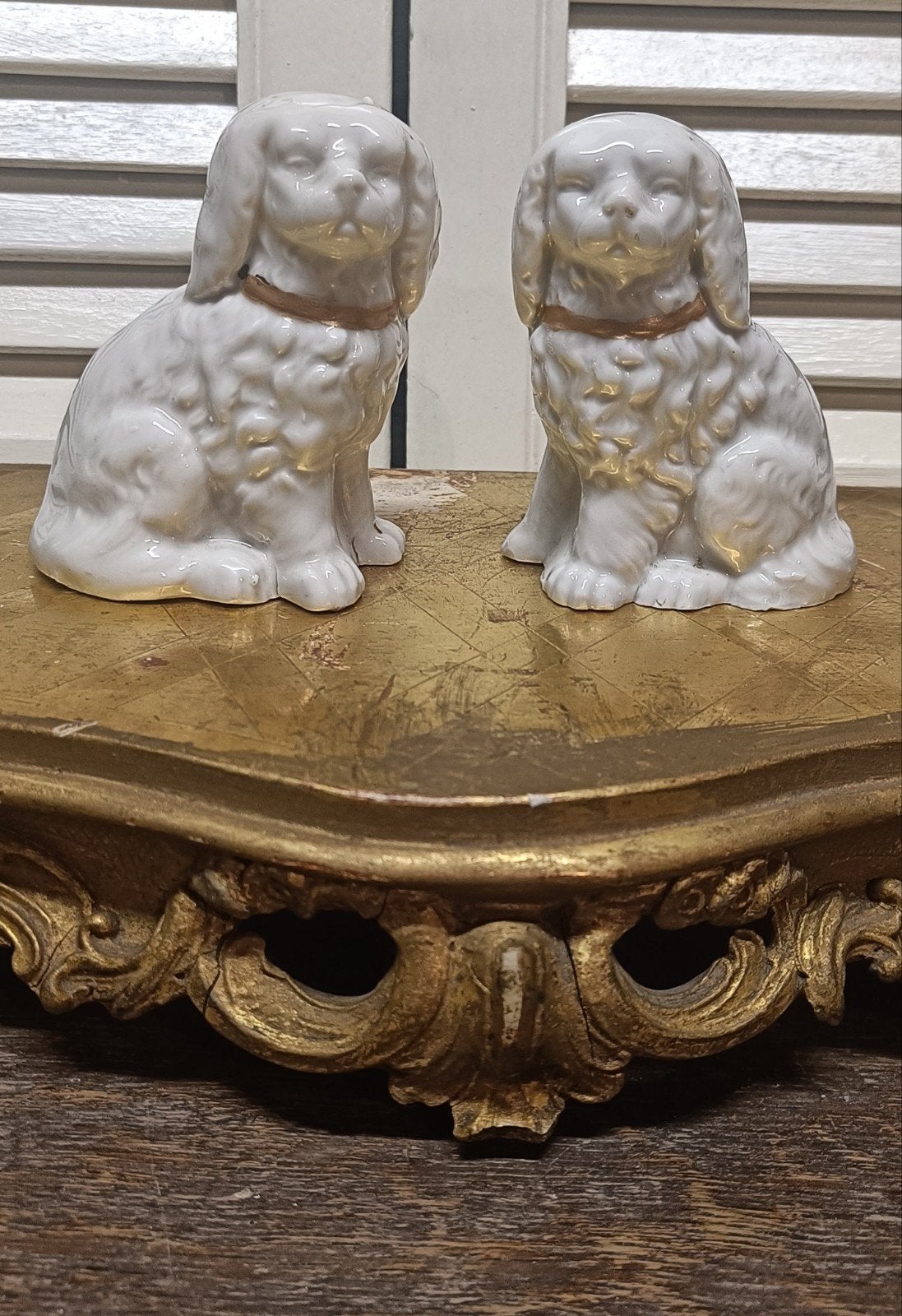 Set van 2 porseleinen hondjes, 10cm hoog, Antiek en Kunst, Ophalen of Verzenden
