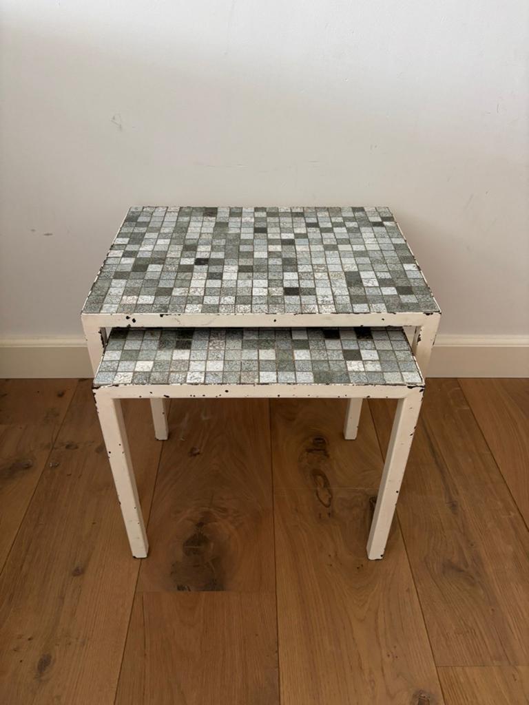 Vintage Bijzettafeltjes met Tegelblad - Set van 2, Huis en Inrichting, Tafels | Bijzettafels, Ophalen, Minder dan 55 cm, Gebruikt